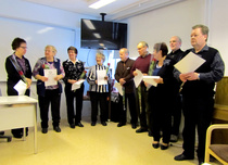 Kultaiset ja hopeiset ansiomerkien saajat 3.2-14 Kultaisten lisäksi,Hopeiset merkit Tuula Katajamäki ,Ossi Suutala ja Veikko Kytöniemi